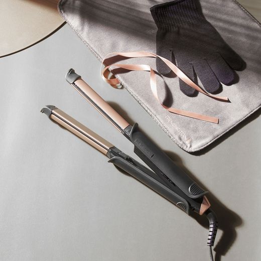Remington S6077 Hair Straighteners - Black - Accessories on table shot